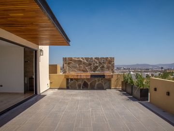Casa ATHENA: No solo es moderna, es un refugio donde cada rincón invita a disfrutar, a crear recuerdos, a vivir plenamente.