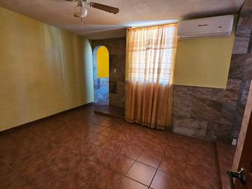 Casa en Venta, Colonia Lomas de las Flores, Villa de Alvarez, Colima