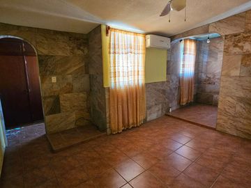 Casa en Venta, Colonia Lomas de las Flores, Villa de Alvarez, Colima