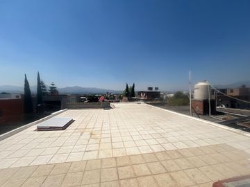 CASA EN VENTA DIVIDIDA EN 2 DEPARTAMENTOS INDEPENDIENTES, MANANTIALES . RECIÉN RENOVADA