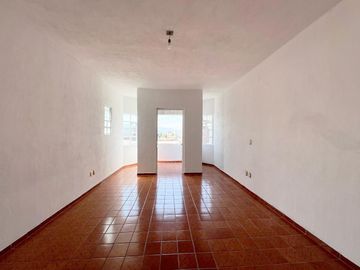 CASA EN VENTA DIVIDIDA EN 2 DEPARTAMENTOS INDEPENDIENTES, MANANTIALES . RECIÉN RENOVADA