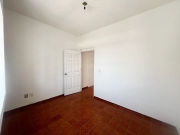 CASA EN VENTA DIVIDIDA EN 2 DEPARTAMENTOS INDEPENDIENTES, MANANTIALES . RECIÉN RENOVADA