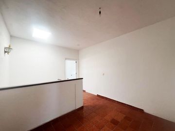 CASA EN VENTA DIVIDIDA EN 2 DEPARTAMENTOS INDEPENDIENTES, MANANTIALES . RECIÉN RENOVADA