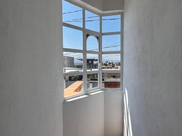 CASA EN VENTA DIVIDIDA EN 2 DEPARTAMENTOS INDEPENDIENTES, MANANTIALES . RECIÉN RENOVADA