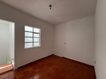 CASA EN VENTA DIVIDIDA EN 2 DEPARTAMENTOS INDEPENDIENTES, MANANTIALES . RECIÉN RENOVADA