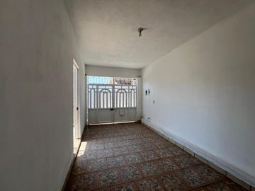 CASA EN VENTA DIVIDIDA EN 2 DEPARTAMENTOS INDEPENDIENTES, MANANTIALES . RECIÉN RENOVADA