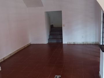 Amplia casa con alberca