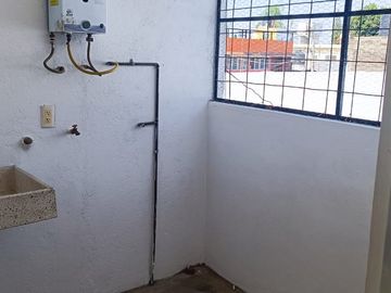 Amplia casa con alberca