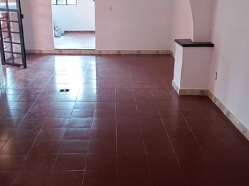 Amplia casa con alberca