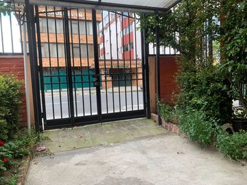 Departamento de venta sector la pradera cuenta con un local comercial