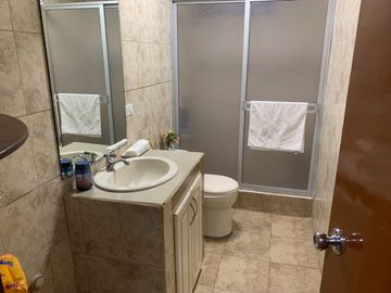 Departamento de venta sector la pradera cuenta con un local comercial