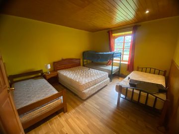 Hermosa Parcela con Casa, con 2 Piscinas y Quinchos Independientes en Padre Hurtado