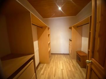 Hermosa Parcela con Casa, con 2 Piscinas y Quinchos Independientes en Padre Hurtado