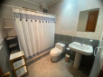 Hermosa Parcela con Casa, con 2 Piscinas y Quinchos Independientes en Padre Hurtado
