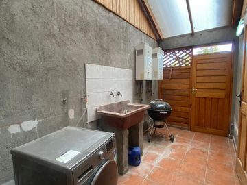 Hermosa Parcela con Casa, con 2 Piscinas y Quinchos Independientes en Padre Hurtado