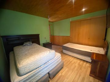 Hermosa Parcela con Casa, con 2 Piscinas y Quinchos Independientes en Padre Hurtado