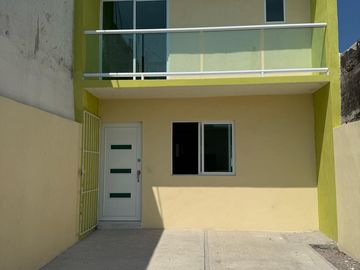 Casa en venta en Col. Virgilio Uribe atrás del puente de Allende a 5 min del centro y malecón del puerto de Veracruz