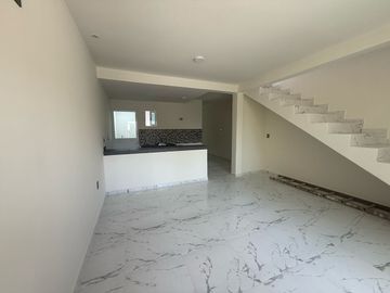 Casa en venta en Col. Virgilio Uribe atrás del puente de Allende a 5 min del centro y malecón del puerto de Veracruz