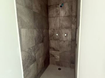 Casa en venta en Col. Virgilio Uribe atrás del puente de Allende a 5 min del centro y malecón del puerto de Veracruz