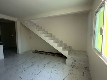 Casa en venta en Col. Virgilio Uribe atrás del puente de Allende a 5 min del centro y malecón del puerto de Veracruz