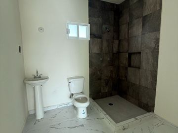 Casa en venta en Col. Virgilio Uribe atrás del puente de Allende a 5 min del centro y malecón del puerto de Veracruz