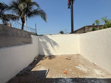 Casa en venta en Col. Virgilio Uribe atrás del puente de Allende a 5 min del centro y malecón del puerto de Veracruz