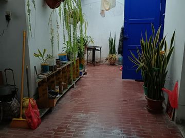 Oferta , vendo casa a precio de terreno en calle residencial !
