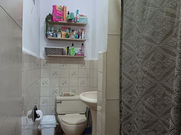 Oferta , vendo casa a precio de terreno en calle residencial !