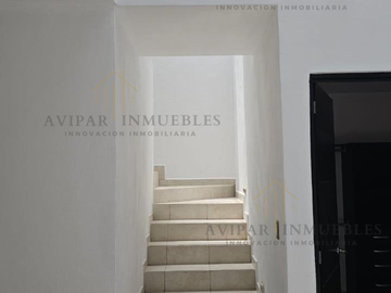 Venta de Casa en Fraccionamiento, Cto. Viñedos 689 Club de Golf, San Juan del Río, Querétaro. MET094