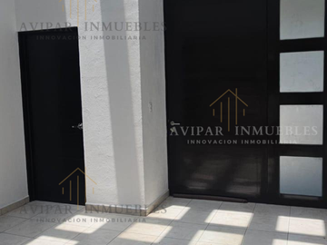 Venta de Casa en Fraccionamiento, Cto. Viñedos 689 Club de Golf, San Juan del Río, Querétaro. MET094