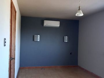 Casa de tres niveles con alberca en Venta,en la Col. Miguel Aleman, cerca del centro histórico en el Puerto de Veracruz, Ver.