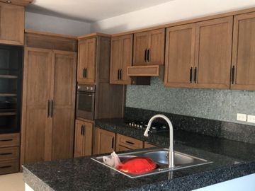 Casa amplia con colindancia laguna de las ilusiones Privada Golondrinas
