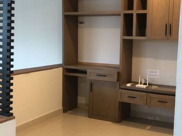 Casa amplia con colindancia laguna de las ilusiones Privada Golondrinas