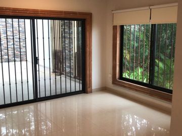Casa amplia con colindancia laguna de las ilusiones Privada Golondrinas