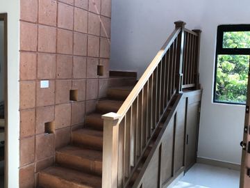 Casa amplia con colindancia laguna de las ilusiones Privada Golondrinas