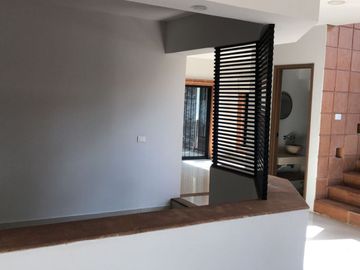 Casa amplia con colindancia laguna de las ilusiones Privada Golondrinas