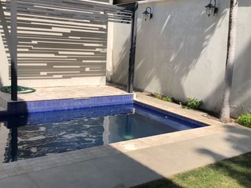 Casa amplia con colindancia laguna de las ilusiones Privada Golondrinas