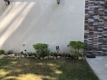 Casa amplia con colindancia laguna de las ilusiones Privada Golondrinas