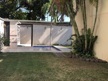 Casa amplia con colindancia laguna de las ilusiones Privada Golondrinas