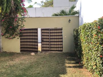 Casa amplia con colindancia laguna de las ilusiones Privada Golondrinas