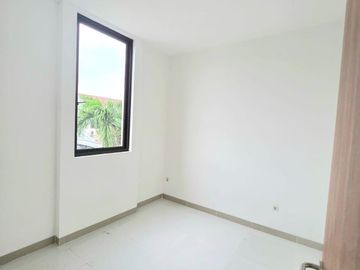 DIJUAL CEPAT! Rumah BARU Siap Huni 2.5 Lantai di Komplek Graha Raya Bintaro