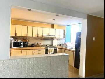 Venta De Casa De Dos Pisos – En Mareategui-SJL