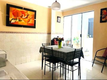Venta De Casa De Dos Pisos – En Mareategui-SJL