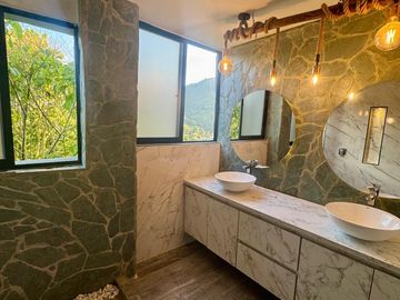 PRECIOSA Y AMPLÍSIMA CASA CAMPESTRE DE 380 M2 EN LOTE DE 435M2 EN EL SECTOR DE LA FLORIDA, MANIZALES