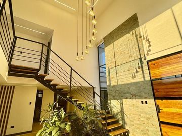 PRECIOSA Y AMPLÍSIMA CASA CAMPESTRE DE 380 M2 EN LOTE DE 435M2 EN EL SECTOR DE LA FLORIDA, MANIZALES