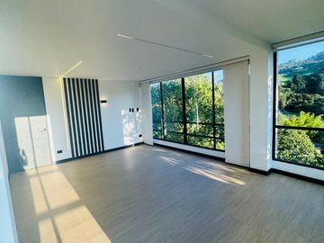 PRECIOSA Y AMPLÍSIMA CASA CAMPESTRE DE 380 M2 EN LOTE DE 435M2 EN EL SECTOR DE LA FLORIDA, MANIZALES