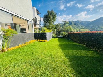 PRECIOSA Y AMPLÍSIMA CASA CAMPESTRE DE 380 M2 EN LOTE DE 435M2 EN EL SECTOR DE LA FLORIDA, MANIZALES