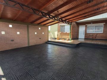EN VENTA HERMOSA CASA 4 DORMITORIOS