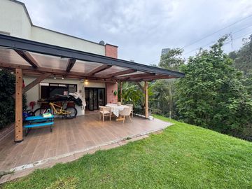 Vendo casa esquinera en el sector del Trebol, Manizales en conjunto cerrrado