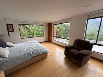 Vendo casa esquinera en el sector del Trebol, Manizales en conjunto cerrrado